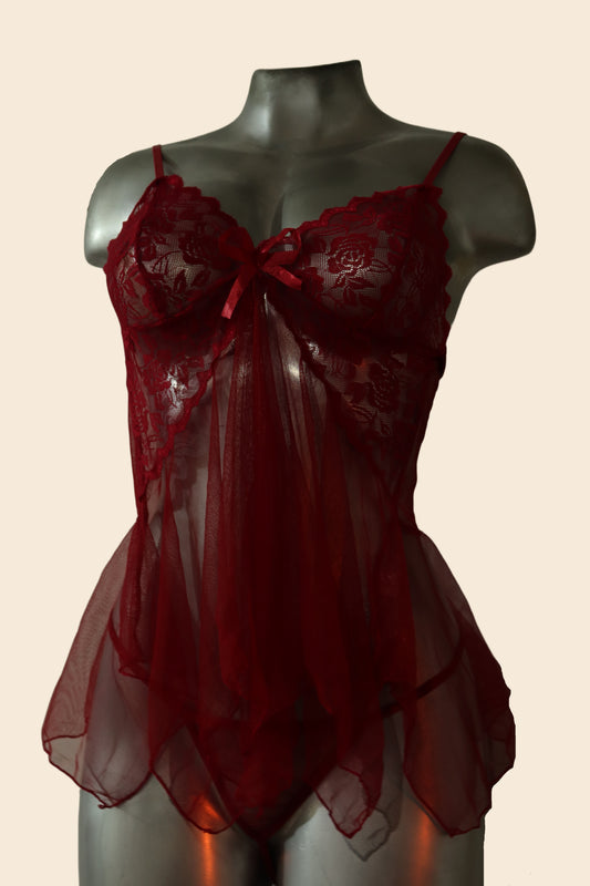 Babydoll de tul con encaje de rosas y tanga a juego, color rojo carmesí, vista frontal - Lunatik