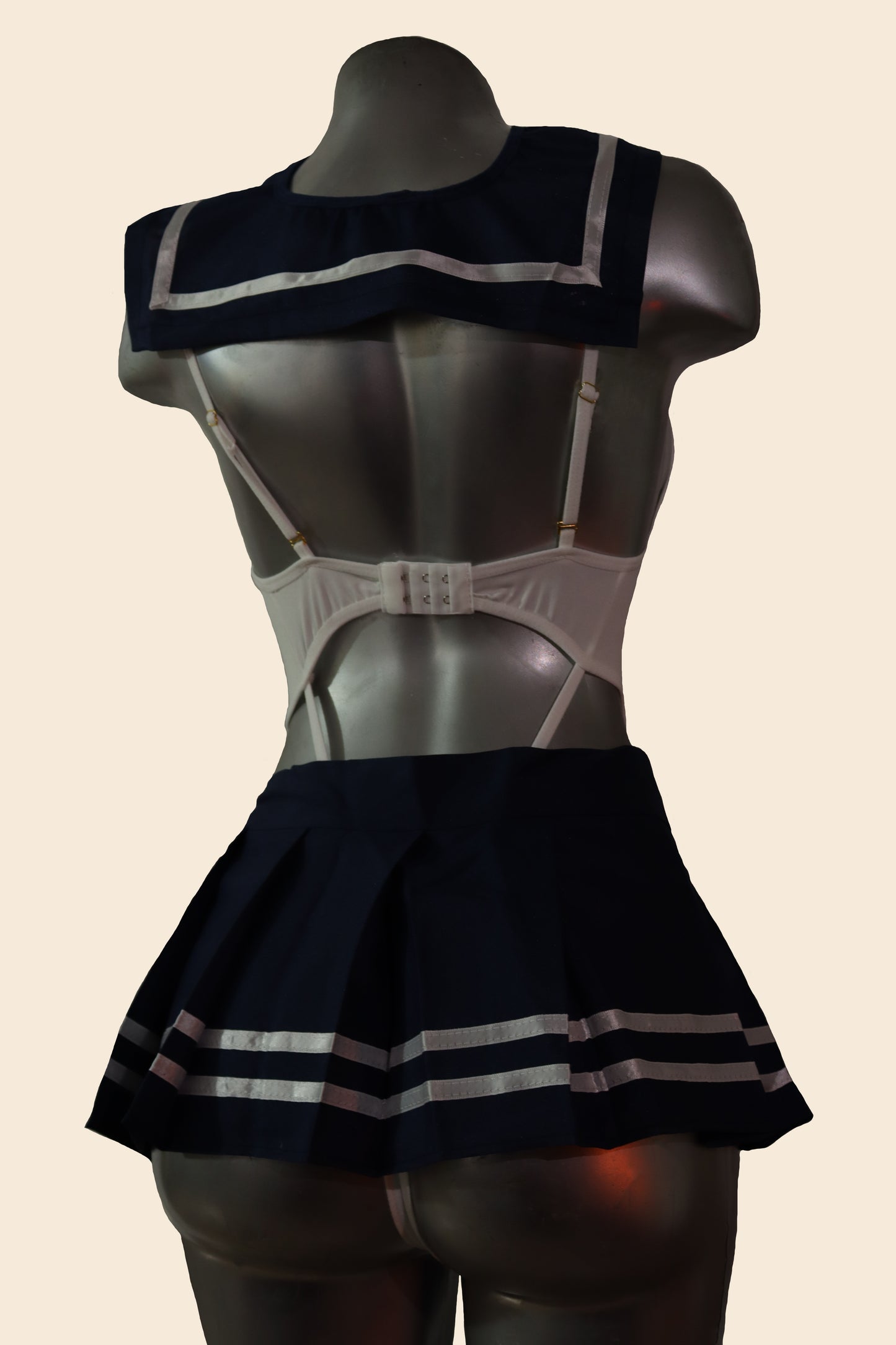 Disfraz de colegiala tipo lencería con falda plisada, blanco y azul, vista trasera - Lunatik