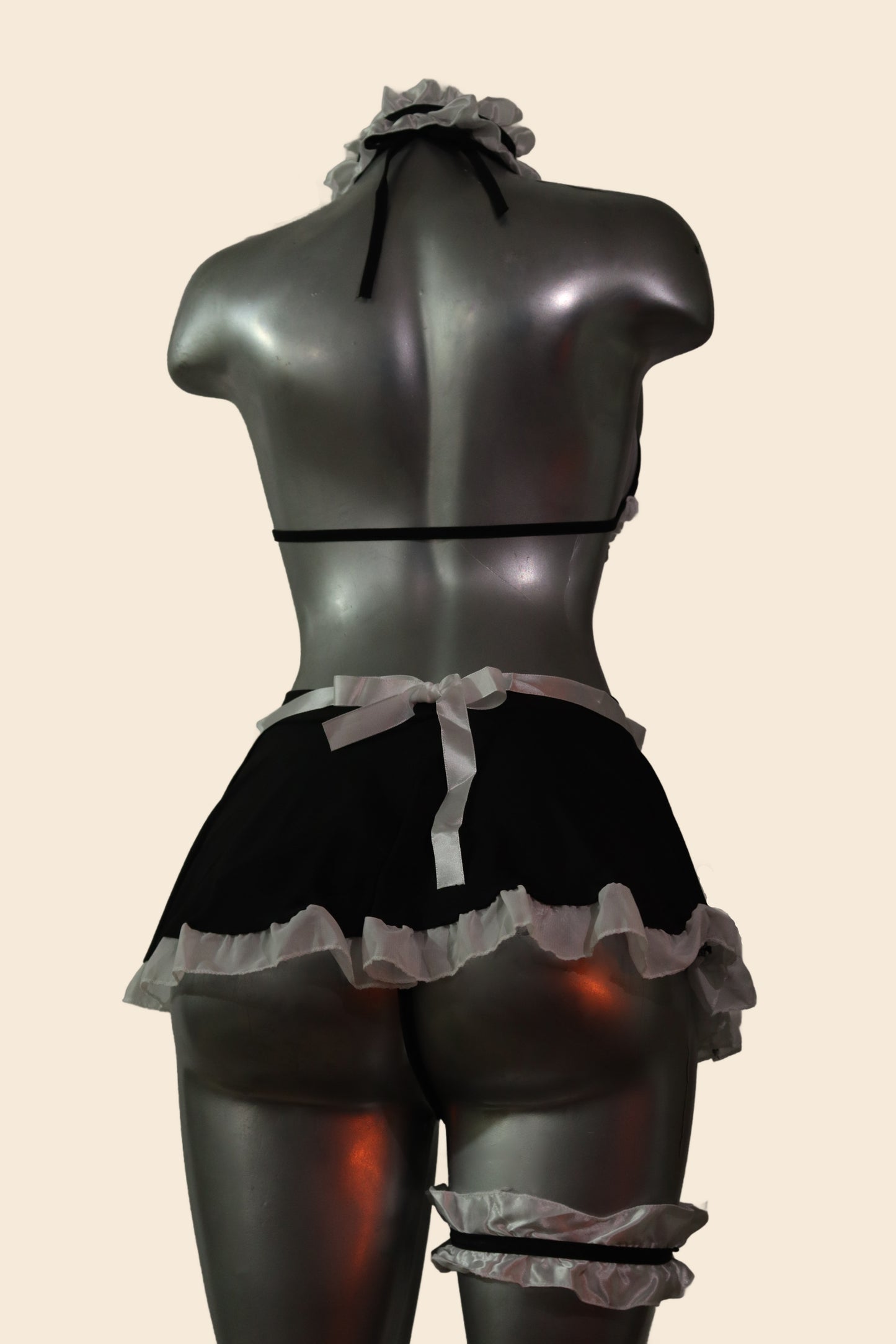 Disfraz de mucama tipo lencería con falda corta, color negro, vista trasera - Lunatik